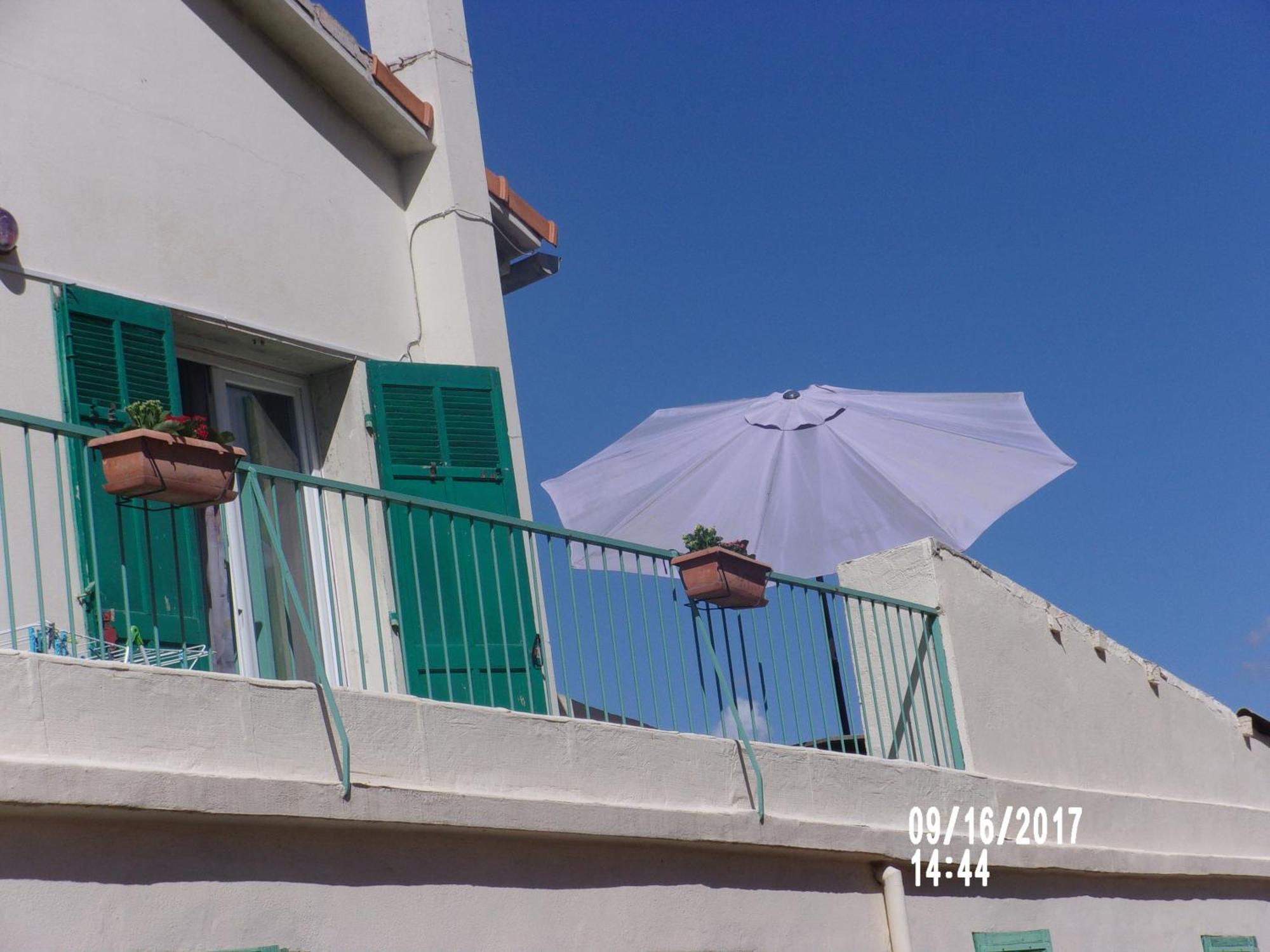 Stud Terras Ville Corniche 2 Pers Stat Gratuit Rue Modif Suivt Possib Et Accord Exclusif Marseille Exteriér fotografie
