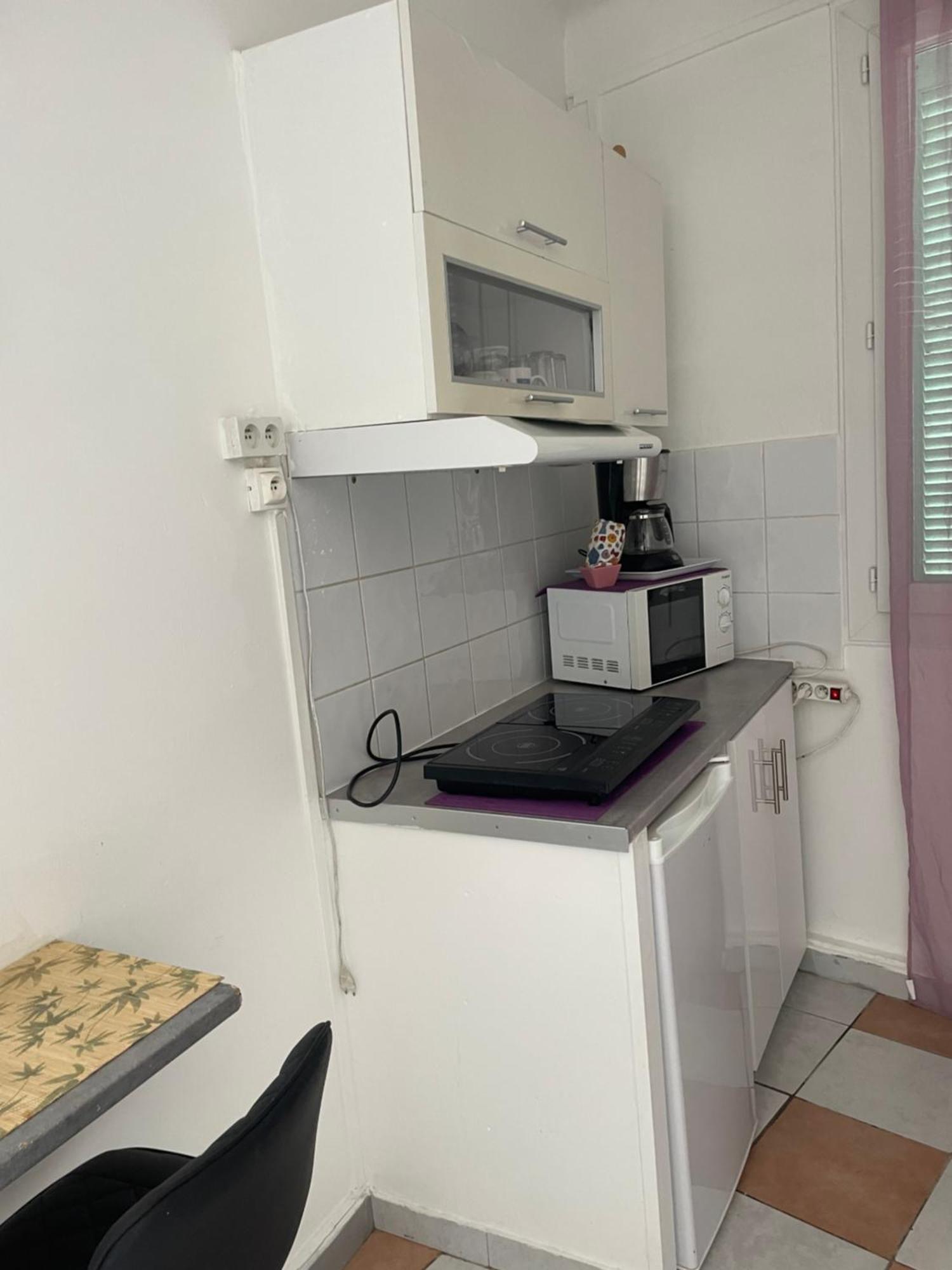 Stud Terras Ville Corniche 2 Pers Stat Gratuit Rue Modif Suivt Possib Et Accord Exclusif Marseille Exteriér fotografie