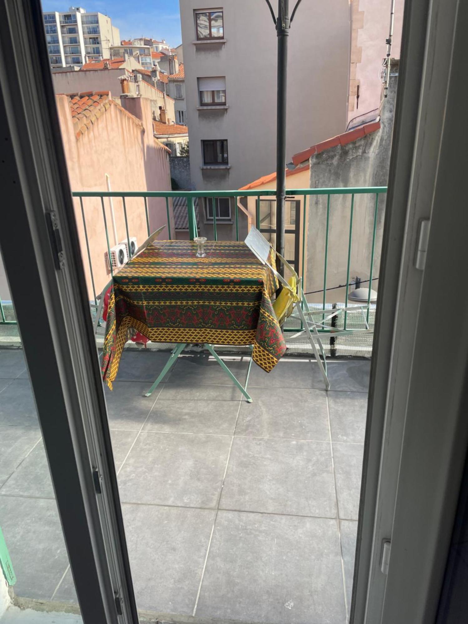 Stud Terras Ville Corniche 2 Pers Stat Gratuit Rue Modif Suivt Possib Et Accord Exclusif Marseille Exteriér fotografie