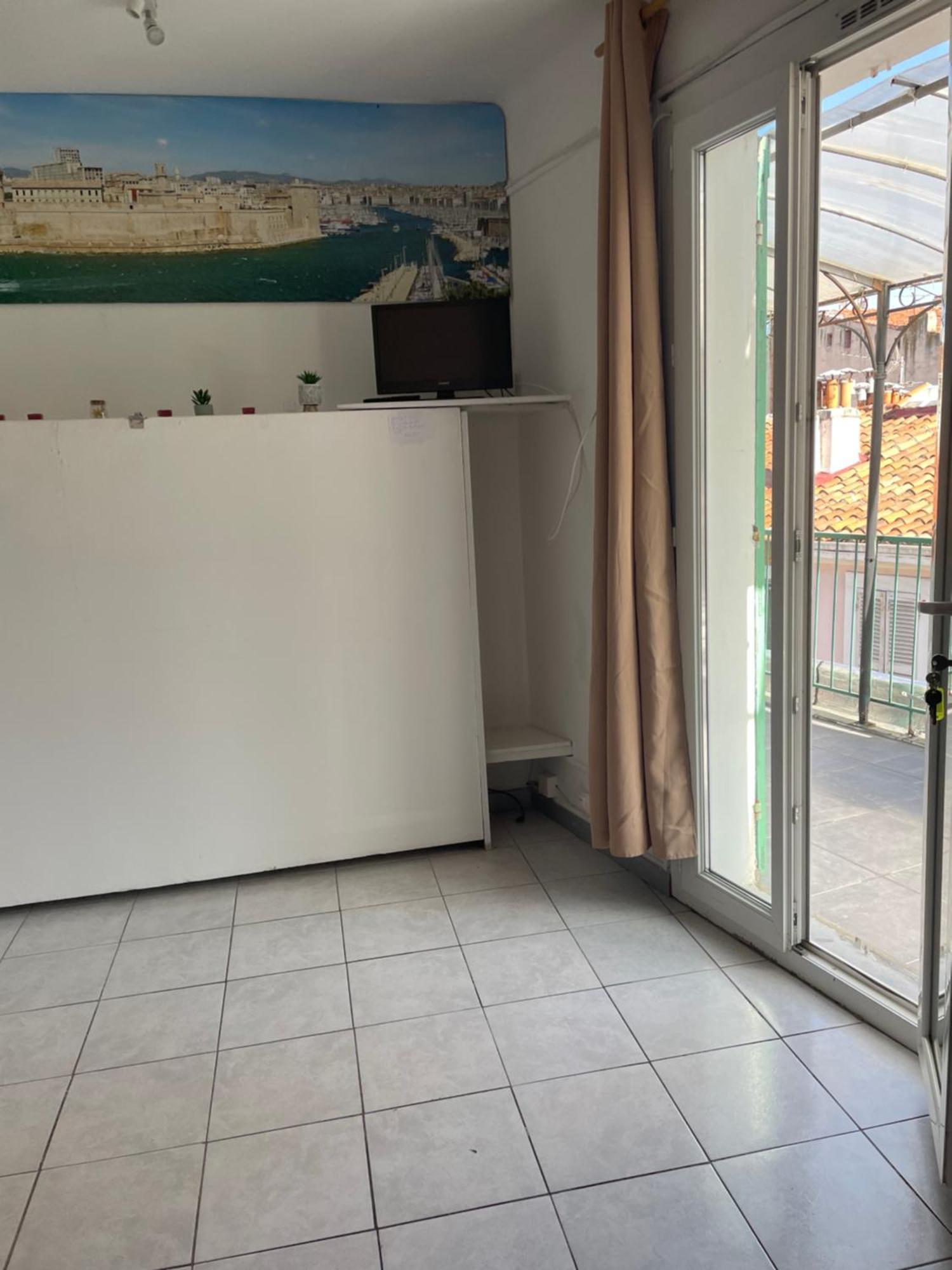 Stud Terras Ville Corniche 2 Pers Stat Gratuit Rue Modif Suivt Possib Et Accord Exclusif Marseille Exteriér fotografie