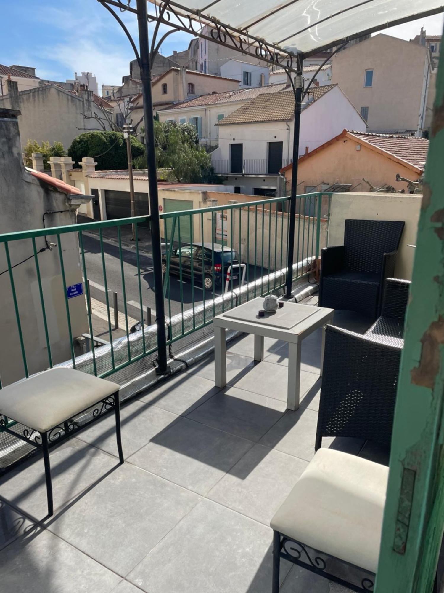 Stud Terras Ville Corniche 2 Pers Stat Gratuit Rue Modif Suivt Possib Et Accord Exclusif Marseille Exteriér fotografie